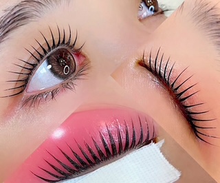 「ムダ毛をキレイに処理したい」「剃り残しが気になる」「今までのまつエクに物足りなさを感じている」「肌トラブルに悩まされている」などなど…。そのようなお悩みを抱えている方はぜひ当サロンのメニューをお試しください。パーツごとの脱毛から全身脱毛、アイラッシュ、フェイシャルケアなど、充実のメニューをご用意しています。美容にも、自分磨きにも妥協しない…。そんなあなたに喜んでいただけるよう、一人ひとりに合わせたご提案をいたします。
